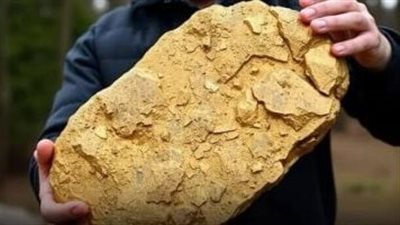 أسترالي يعثر على صخرة تزن 18 كيلو جرامًا ويكتشف أنها نيزك فضائي