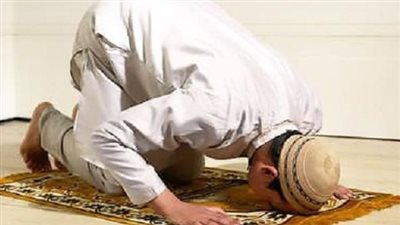 ما حكم صلاة تحية المسجد والإمام يخطب الجمعة؟