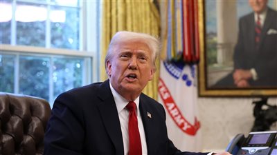 ترامب يهدد بفرض رسوم جمركية جديدة على الصين مع استمرار تراجع الأسواق الأمريكية