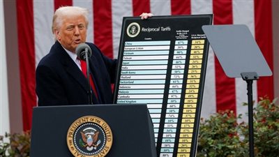 مستشار ترامب: أكثر من 50 دولة تواصلت لبدء مفاوضات حول التعريفات الجمركية