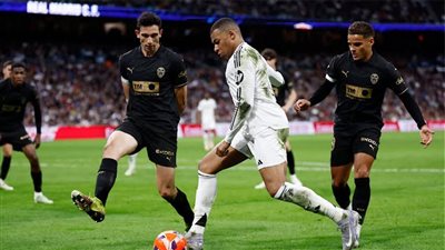 هدية ثمينة لبرشلونة.. ريال مدريد يسقط أمام فالنسيا بالدوري الإسباني