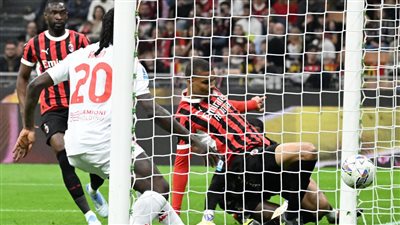 ميلان يبتعد عن مراكز الأبطال بتعادل مخيب مع فيورنتينا في الدوري الإيطالي