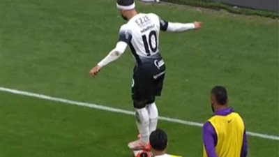 بعد فعلة ممفس ديباي.. الاتحاد البرازيلي يمنع وقوف اللاعبين على الكرة في المباريات