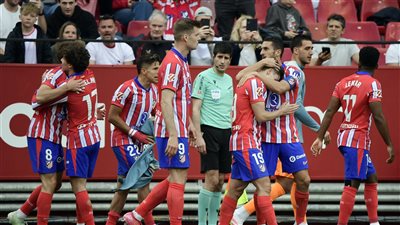 أتليتكو مدريد يخطف فوزا قاتلا من إشبيلية بالدوري الإسباني.. ويقلل الفارق مع العملاقين