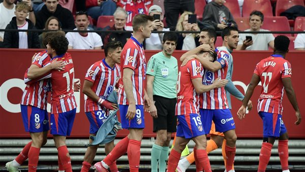 أتليتكو مدريد يخطف فوزا قاتلا من إشبيلية بالدوري الإسباني.. ويقلل الفارق مع العملاقين