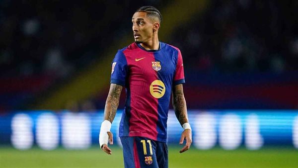 رافينيا ينجو من العقوبة “بأعجوبة” بعد إهانة حكم مباراة برشلونة وريال بيتيس