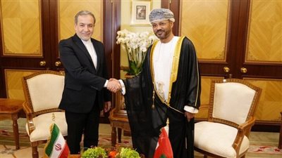 عراقجي يعرض وجهة نظر إيران على سلطنة عمان لنقلها للجانب الأمريكي