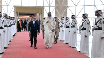 الرئيس عبدالفتاح السيسى يصل الدوحة وأمير قطر فى مقدمة مستقبليه (صور)