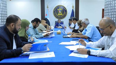 الأمانة العامة للانتقالي الجنوبي باليمن تناقش تقريري المشهدين السياسي والاقتصادي بالساحة الوطنية الجنوبية (صور)