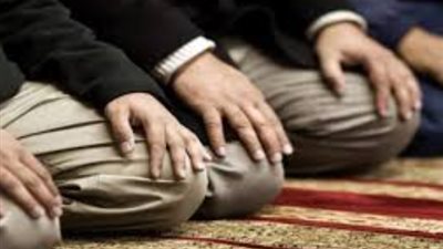 ما حكم الصلاة وراء إمام يخطئ في قراءة الفاتحة؟