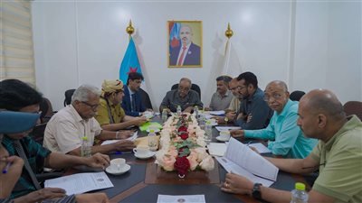 الهيئة المجتمعية تستعرض تقارير الأداء وتحذر من محاولات تمزيق النسيج الحضرمي 