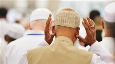 حكم وقوف المأموم الواحد خلف الإمام من غير عذرٍ