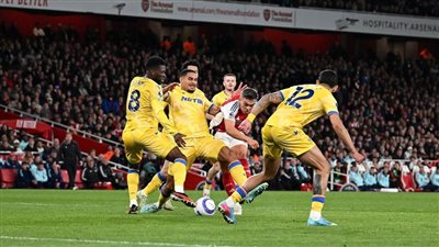 أرسنال يسقط في تعادل مثير مع كريستال بالاس.. ويقرب ليفربول من التتويج