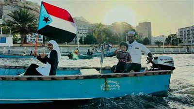 عرض بحري بأعلام الجنوب في المكلا احتفالًا بذكرى تحرير ساحل حضرموت