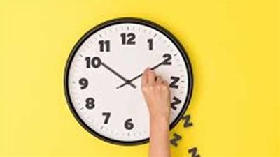 عقب التعديل في الساعة.. أوقات الصلاة الصحيحة بالتوقيت الصيفي 2025