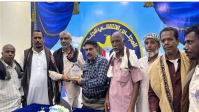 تكريم العميد “المحمدي” بدرع نجاح مليونية “حضرموت أولًا” في الذكرى التاسعة لتحرير ساحل حضرموت