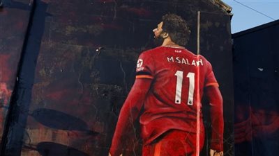 الجارديان: محمد صلاح أصبح جسرًا للعالم ونموذجًا يتطلع له الشباب في إنجلترا