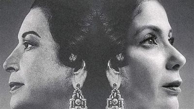 النجمة منى زكي تضع اللمسات النهائية على 