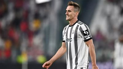 رسميا.. يوفنتوس يعلن تجديد عقد نجمه البولندي ميليك