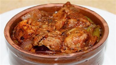 طريقة عمل اللحمة بالبصل والفلفل والطماطم