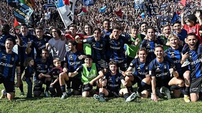 بعد 34 عاما.. نادي بيزا يعود إلى الدوري الإيطالي الممتاز