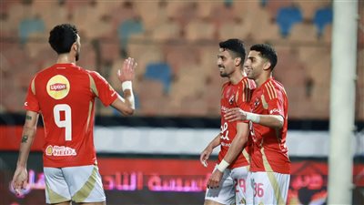الأهلي ينتزع صدارة الدوري المصري 