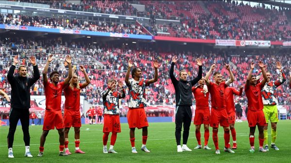 بايرن ميونخ يتوج رسميا بلقب الدوري الألماني.. ويكسر نحس هاري كين بايرن ميونخ يتوج رسميا بلقب الدوري الألماني.. ويكسر نحس هاري كين