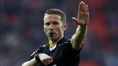 تعيين الحكم أليخاندرو هيرنانديز لإدارة مباراة برشلونة وريال مدريد