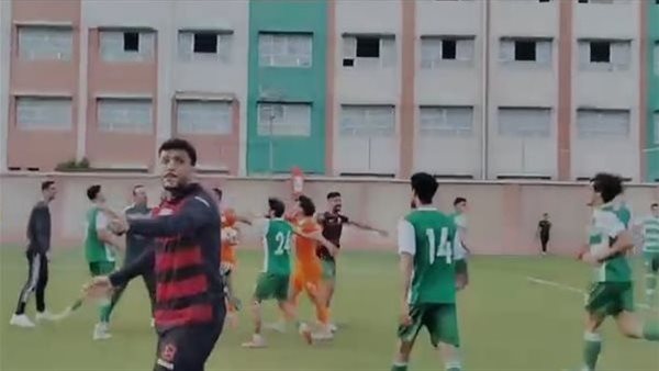 مباراة بالدوري المصري تتحول إلى معركة دموية.. ولاعب في العناية المركزة