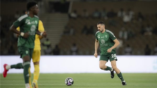 الأهلي المنتشي آسيويا يحقق فوزا مهما على التعاون بالدوري السعودي