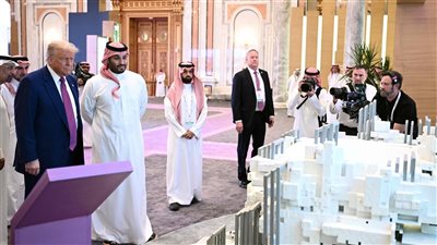 خلال زيارته للمملكة.. ولي العهد السعودي يستعرض لترامب ملاعب كأس العالم 2034