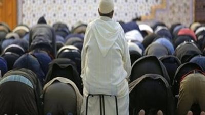  كيفية تسوية الصف في الصلاة للجالس على الكرسي