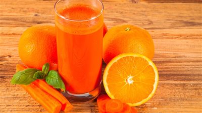 عصير البرتقال بالجزر.. مشروب صحي بامتياز