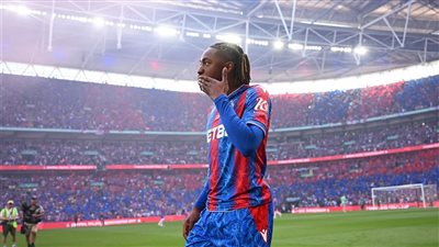 مرموش يهدر ركلة جزاء وكريستال بالاس يتفوق في الشوط الأول لنهائي كأس الاتحاد الإنجليزي