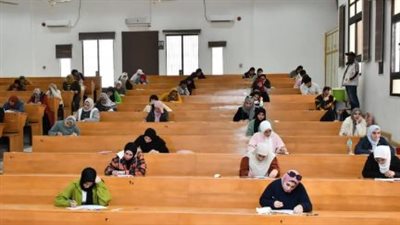 متى تبدأ امتحانات الترم الثاني للجامعات؟