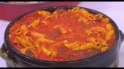 طريقة عمل المكرونة بالسجق في الفرن 