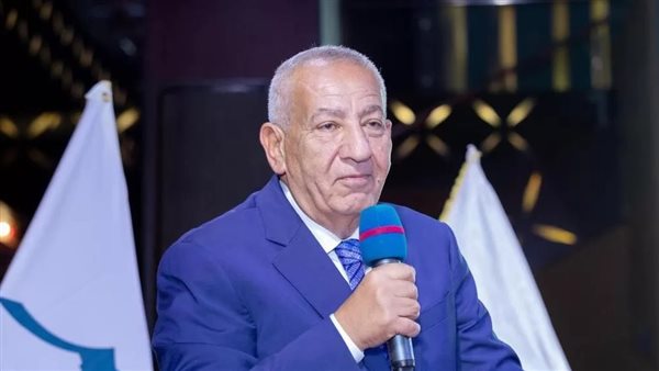 كامل أبو علي يتقدم باستقالته من رئاسة النادي المصري البورسعيدي