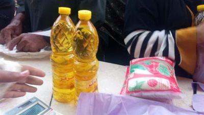 ما حصة الفرد من الزيت والسكر على بطاقة التموين؟