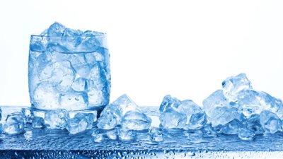 كم لتر من الماء يحتاجه الجسم في الصيف؟