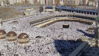 السعودية تبتكر فكرة المظلات المتحركة لخدمة الحجاج