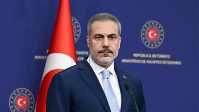 وزيرا الخارجية التركي والبريطاني يناقشان هاتفيًا العلاقات الثنائية وقضايا دولية