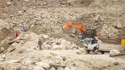  ارتفاع حصيلة ضحايا حادث انهيار محجر في إندونيسيا إلى 14 قتيلًا