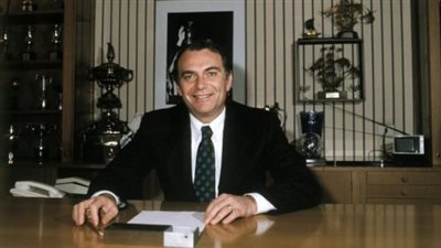 قبل ساعات من نهائي الأبطال.. وفاة رئيس نادي إنتر ميلان التاريخي