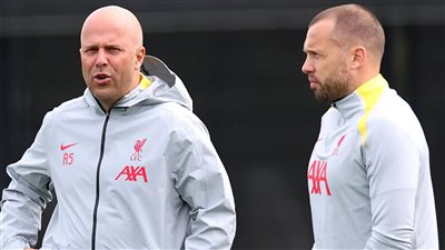 أياكس أمستردام يعلن تعاقده مع مدرب ليفربول حتى عام 2027