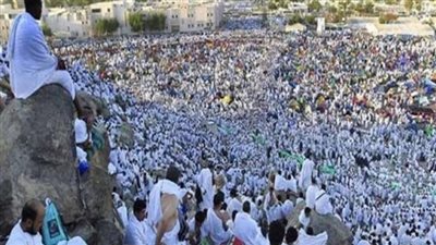 أحكام فقهية هامة.. حكم صيام يوم عرفة وصلاة الجمعة يوم العيد