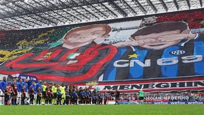 بعد فضيحة دوري الأبطال.. جماهير ميلان تسخر من إنتر بنعش في الشارع