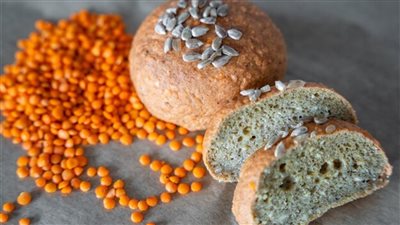 خبز العدس الصحي.. خيار ذكي للغذاء المتوازن وبديل مثالي للخبز التقليدي