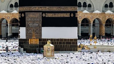 مترجمة لعدة لغات.. شاهد إمام وخطيب صلاة عيد الأضحى 2025 في الحرم المكي (بث مباشر)