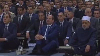  السيسي يستمع إلى خطبة عيد الأضحى بمسجد مصر بالعاصمة الإدارية