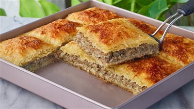 طريقة عمل جلاش باللحمة والجبنة الموتزاريلا